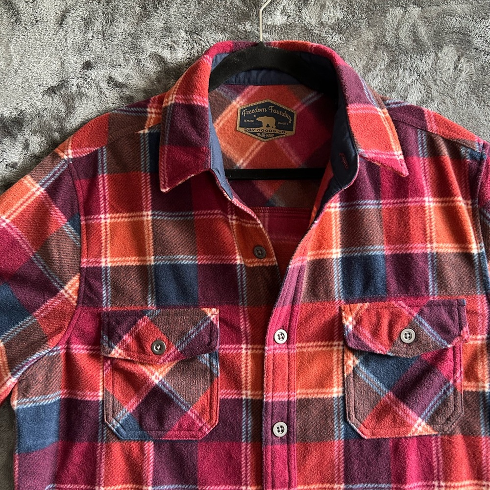 FREEDOM FOUNDRY Men's L Red Orange Fleece Flannel Plaid‎ Long Sleeve Soft Shirt